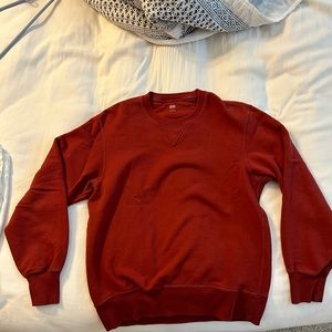 Uniqlo Red Crewneck Sweatshirt 🔴